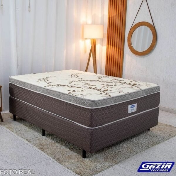 Box Casal Universal Marrom Bordado + Colchão Opala Casal 138x188x72 Molas Ensacadas - Gazin | Suporta até 240kg